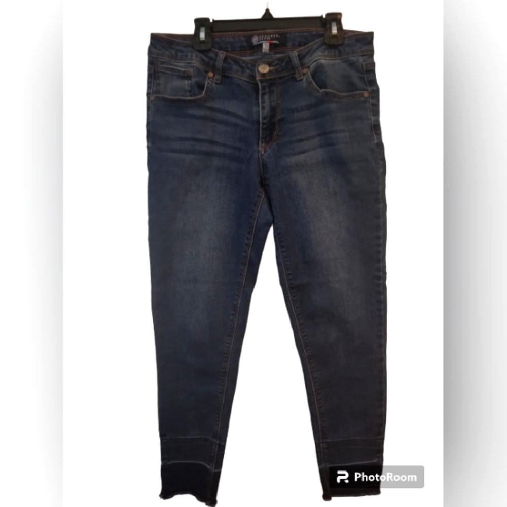Boom Boom. Women/Teen Jeans. Size 11. Straight Leg.